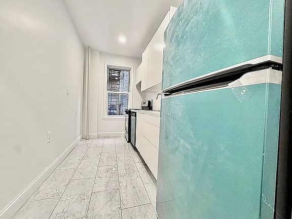 3rd image of 187 Pinehurst Ave APT 2G