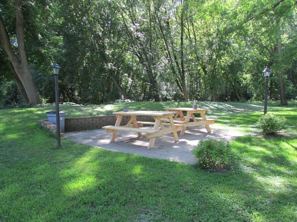 Whispering Pond Apartments | 180-210 County Road B2 E, Saint Paul, MN