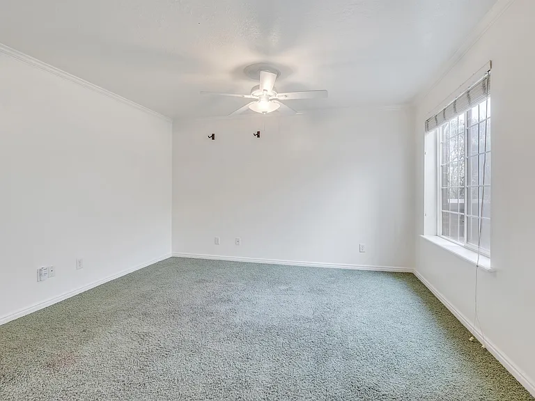 419 N 500 E #103 — Photo 11