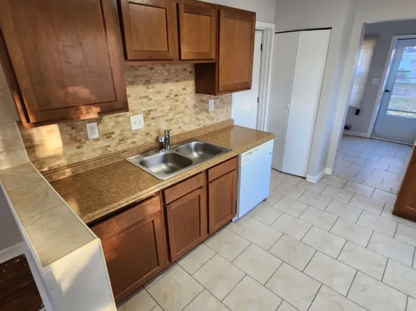 25415 Yale St, Dearborn Heights, MI 48125