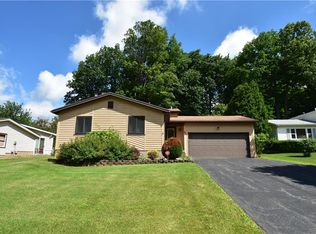 64 Olde Erie Trl, Rochester, NY 14626