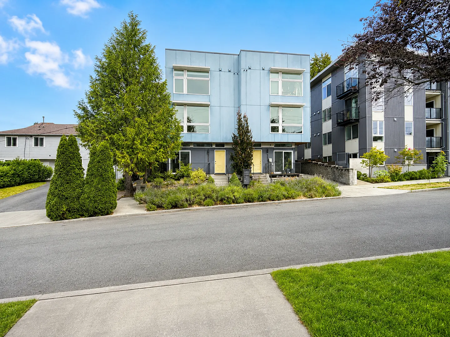 Cherry Hill/Central District Townhome — Photo 1