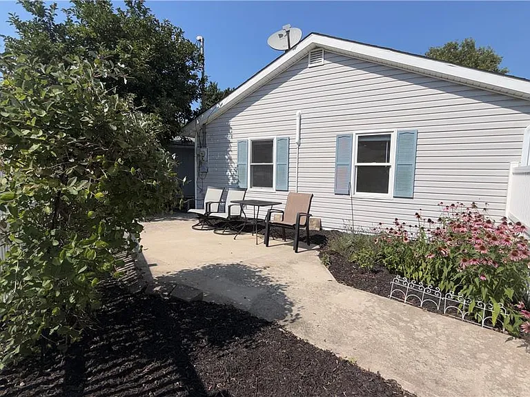 49 Seyfried Ave — Photo 19