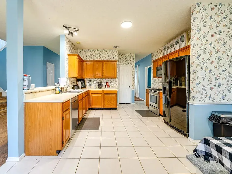 305 Indian Trail Ln — Photo 24