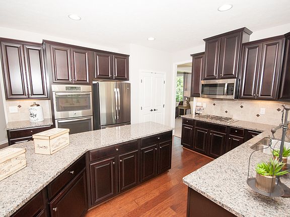 5th image of 6945 Linden Woods Drive