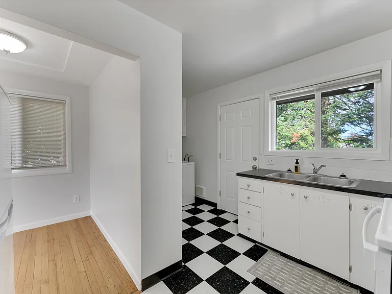 821 N Stafford St — Photo 7
