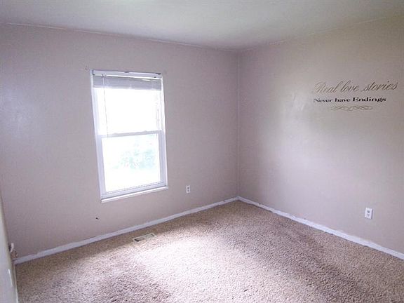 3rd image of 1501 Beatrice Dr