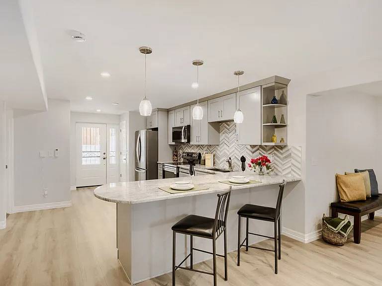 7725 E Byers Ave — Photo 2