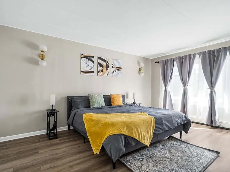 816 W Saint James St #1E — Photo 14