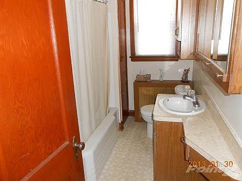 420 BERTSCH ST. BATHROOM FIRST FLOOR
