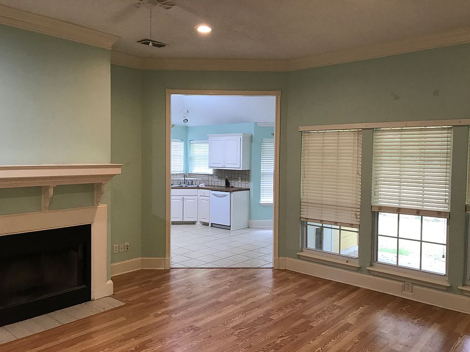 2nd image of 115 Cedar Ln