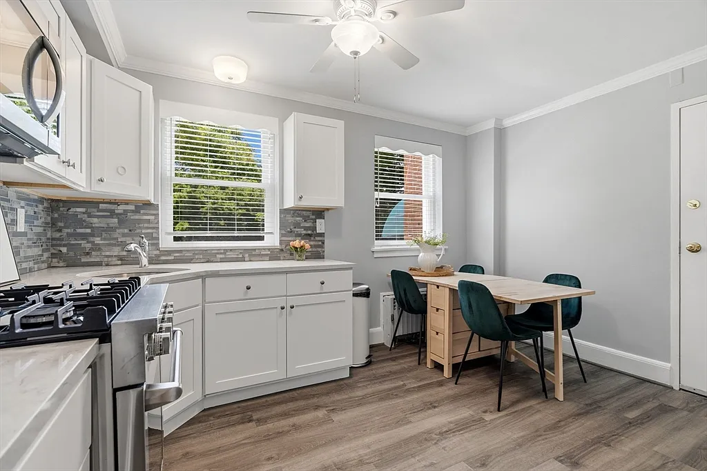 2 bed, 1.0 bath, 726 sqft, $2,800 — Photo 3