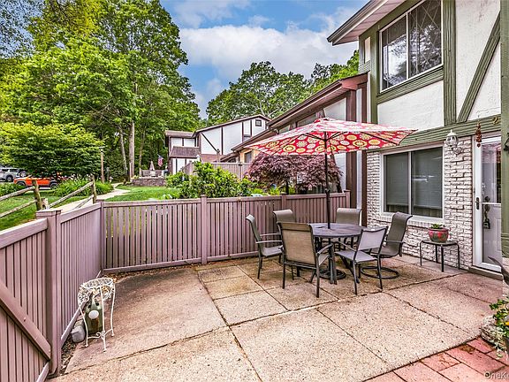 3rd image of 290 Brettonwoods Drive