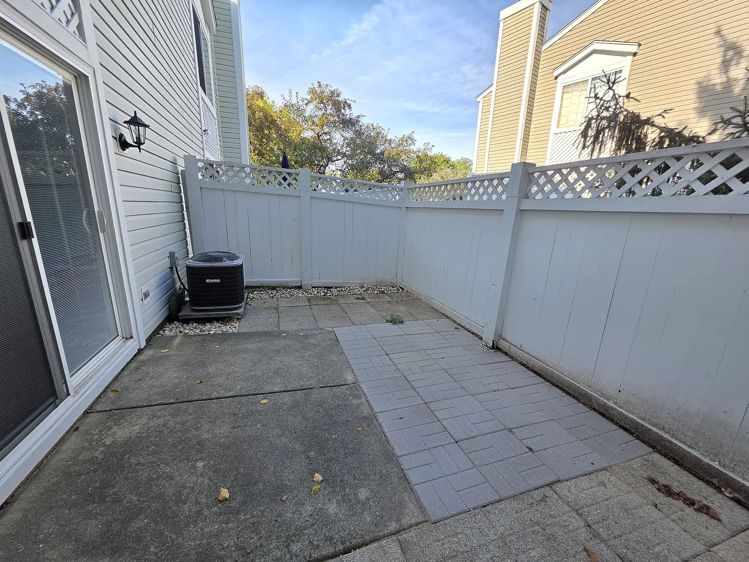 2 bed, 1.5 bath, 1052 sqft, $2,100 — Photo 3