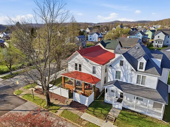 201 Floral Ave, Leechburg, PA 15656