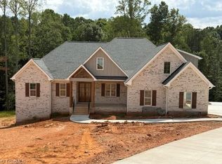 8205 Lulworth Dr, Stokesdale, NC 27357