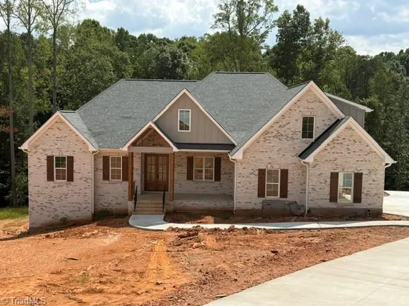 8205 Lulworth Dr, Stokesdale, NC 27357