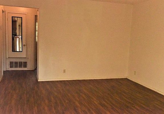 2nd image of 402 Hedgewood Dr APT D