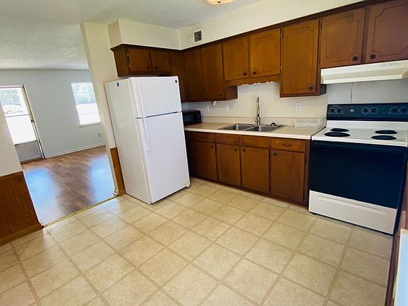 3rd image of 292 W Claiborne St #105