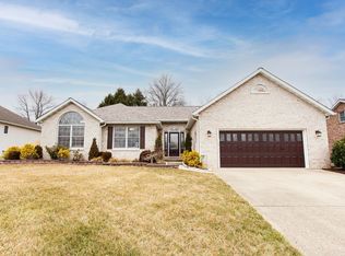 13 Oak Ridge Dr, Columbia, IL 62236