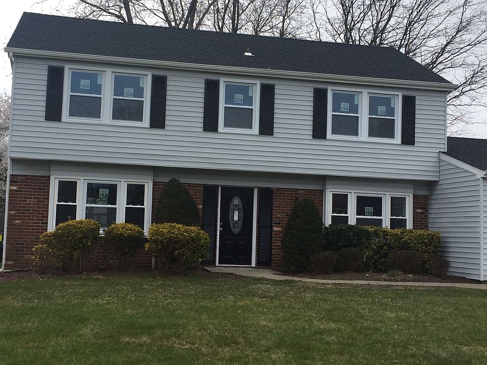 1st image of 35 Brookfield Ln