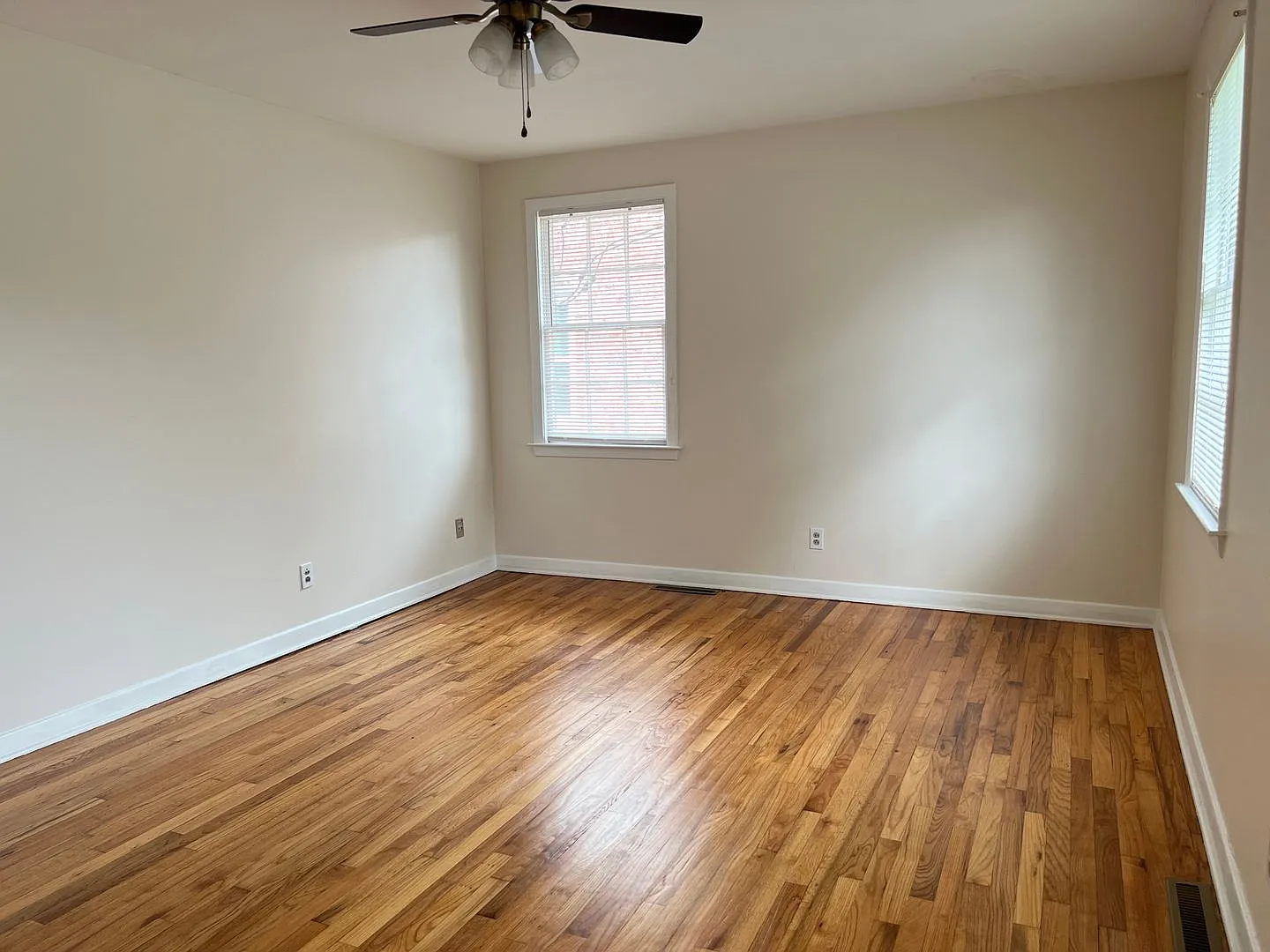 2 Bedroom 1.5 Bath Townhouse in Wagener Terrace - Downtown Charleston — Photo 3