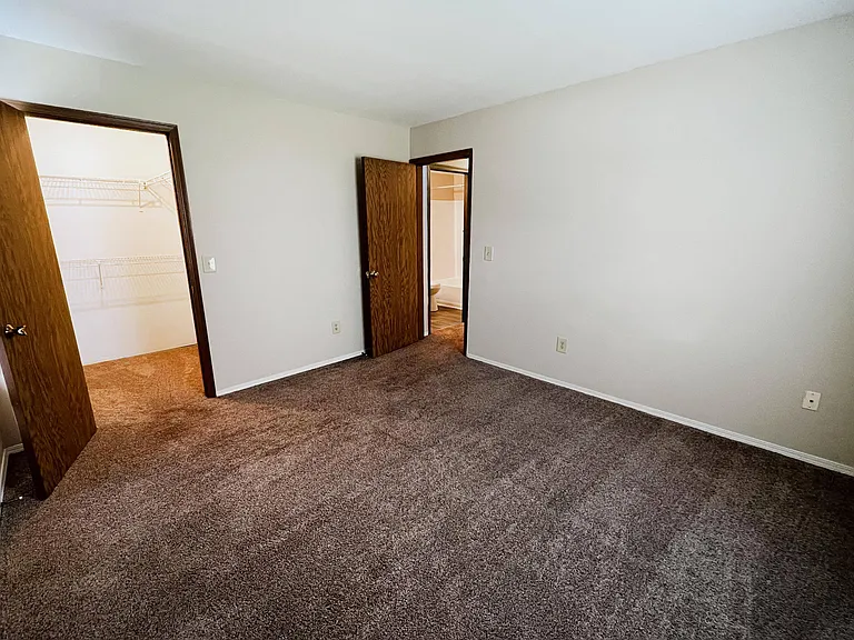 Woodhills Apartments — Photo 86
