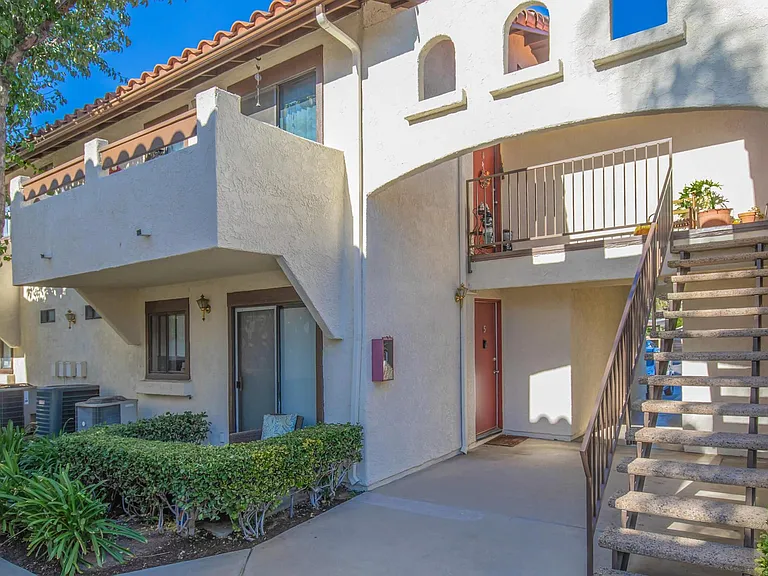 Mission Garden Apartments — Photo 18