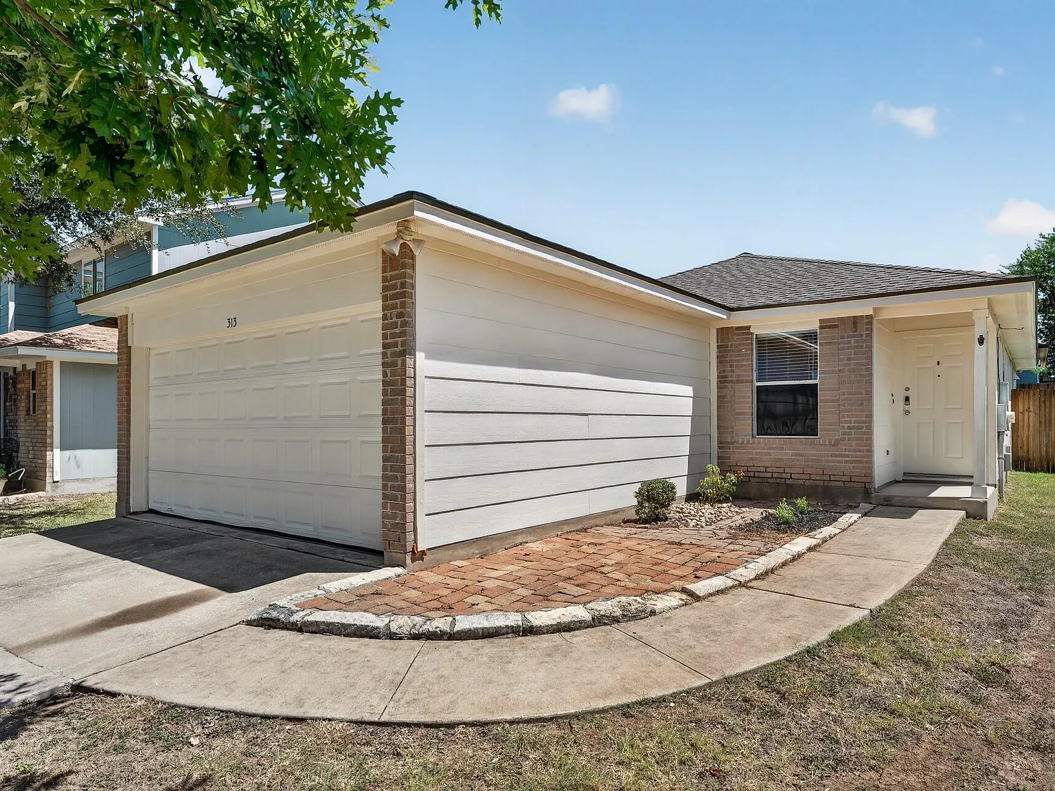 4 bed, 2.0 bath, 1198 sqft, $1,795 — Photo 2