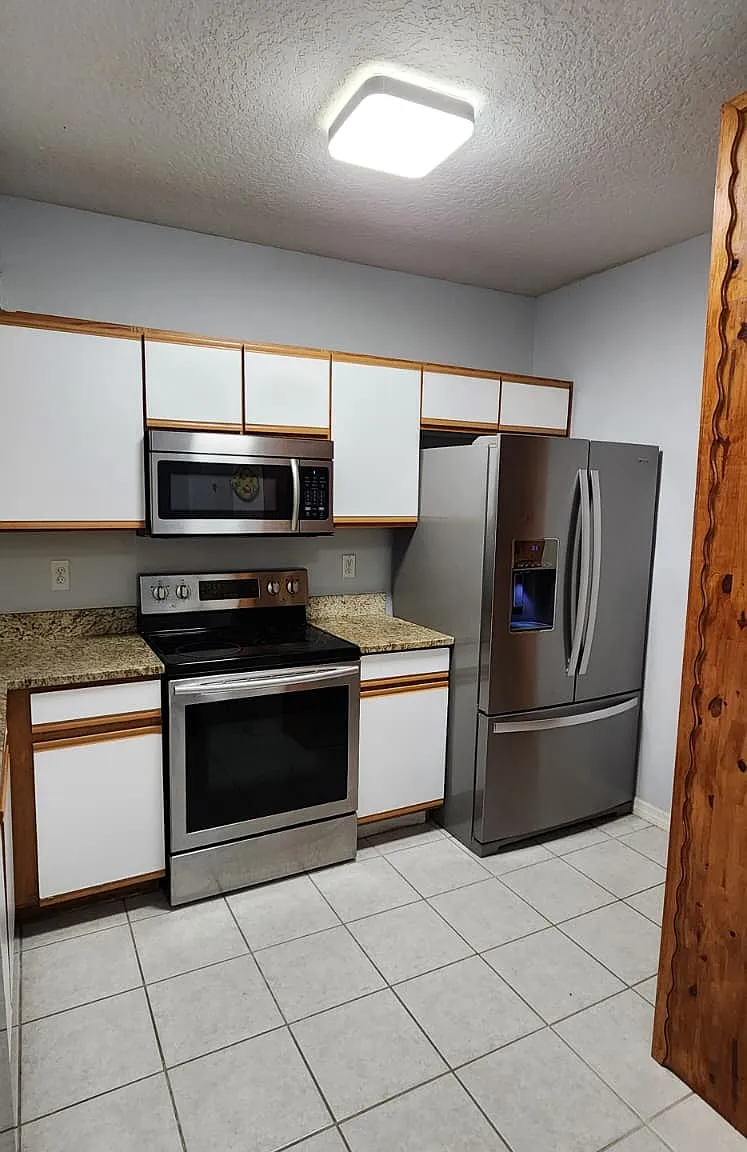3 bed, 1151 sqft, $2,055 — Photo 2