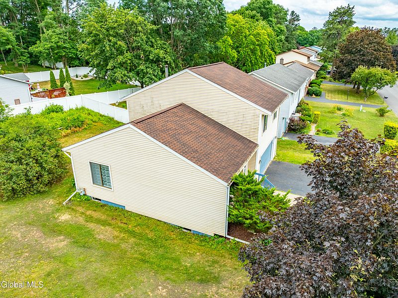 5th image of 15 W Meadow Drive