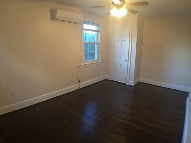 4532 Middleton Ln — Photo 18
