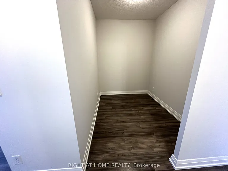 7165 Yonge St #705 — Photo 6