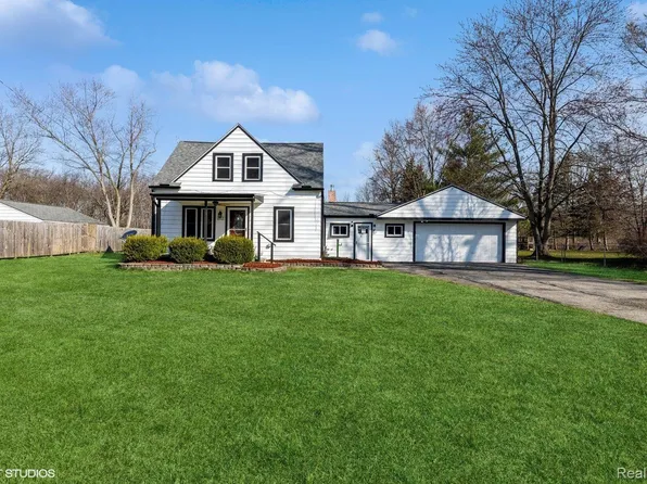 9817 Woodland Ct, Ypsilanti, MI 48197