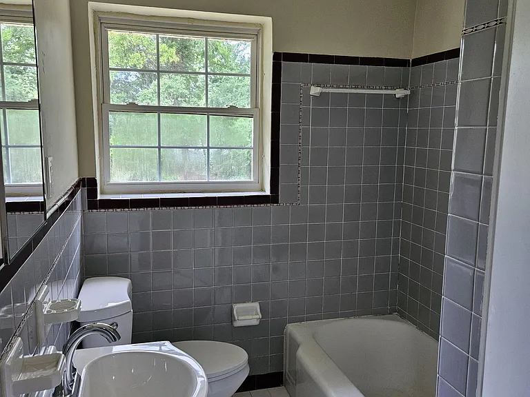 2505 Smith St — Photo 13
