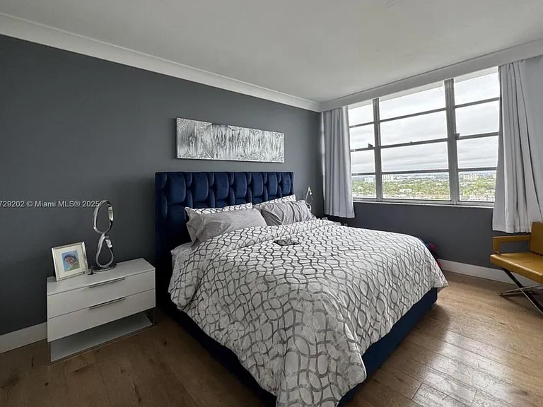11930 N Bayshore Dr #Penthouse 10 — Photo 15