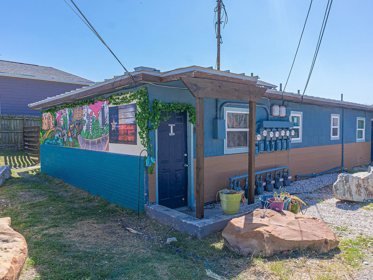 S Olive Street, San Antonio — Photo 3
