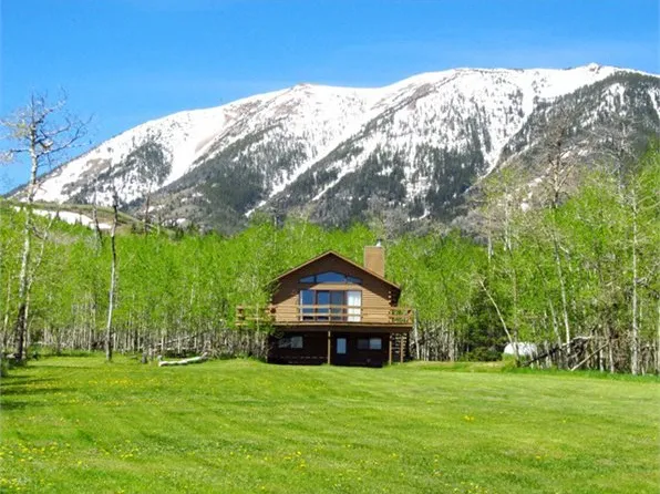 22 Old Ranch Rd, Elk Mountain, WY 82324