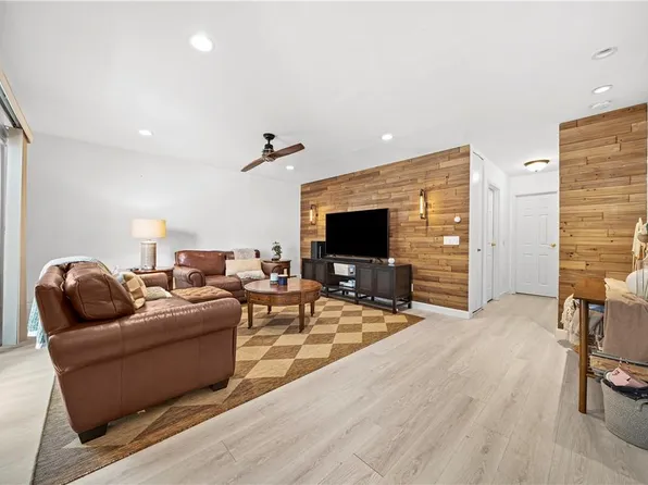 24 Richmond Boulevard #3B, Ronkonkoma, NY 11779