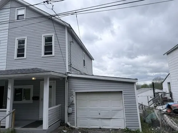 729 3rd St, Windber, PA 15963