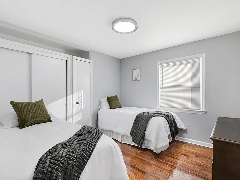 221 Lawrence St — Photo 8