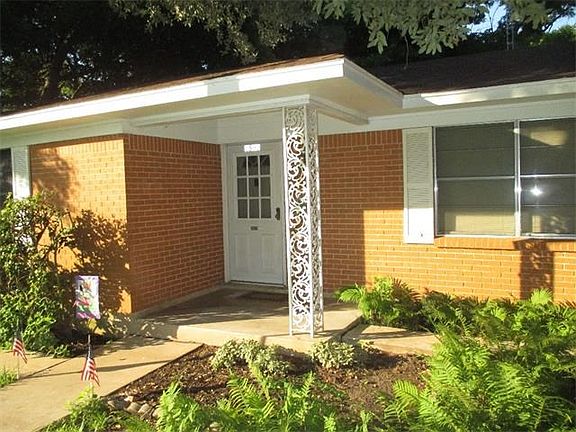 Front Porch Entryway. House is all-sides brick