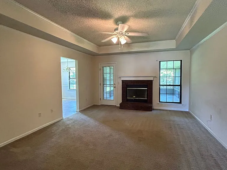 109 Larkin Ct — Photo 8