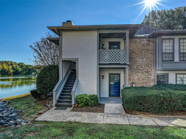 5851 Harris Grove Ln, Charlotte, NC 28212