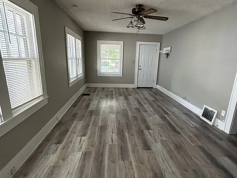 419 E Jackson St — Photo 2