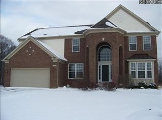 369 Wilmington Dr, Broadview Heights, OH 44147