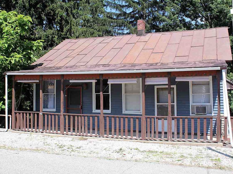 1st image of 105 S Main St