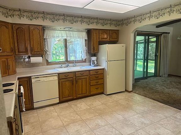 5th image of 3280 Riverside Dr NE