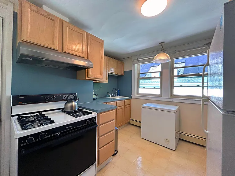 90 Larch St #3 — Photo 12