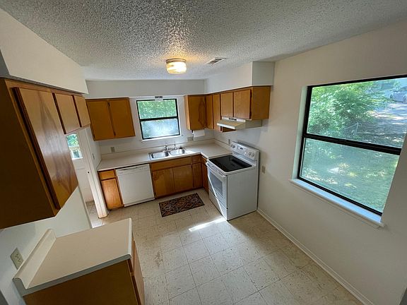 3rd image of 46 Standley Ave